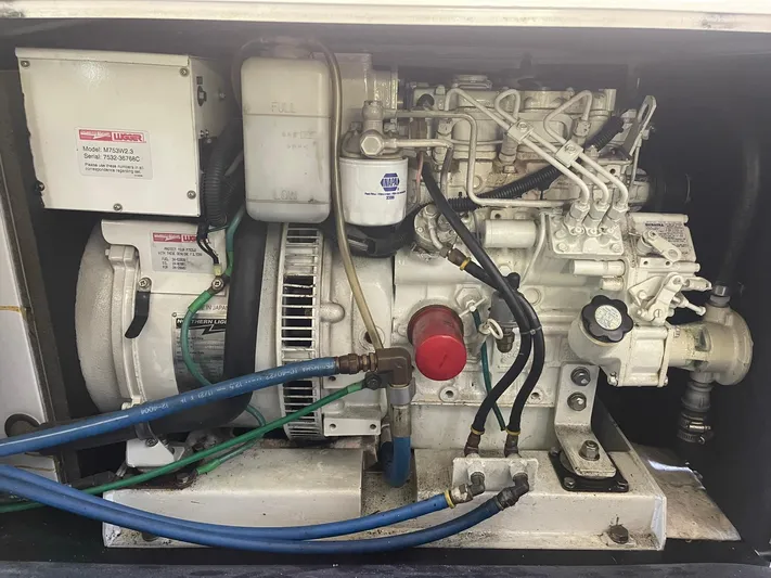  Yacht Photos Pics NEW 2009 NORTHERN LIGHTS GENERATOR W/HARD SOUND ENCLOSURE!!