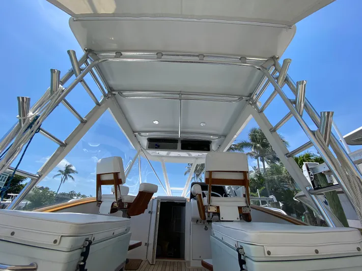  Yacht Photos Pics Interior view of 1995 L&H 33 boat with seating and clear sky background.