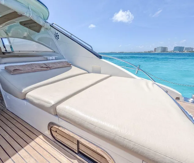 2004 Princess 65 @ Cancun Incentive Yacht Photos Pics Luxurious 2004 Princess 65 yacht with sun deck, overlooking clear blue ocean waters.