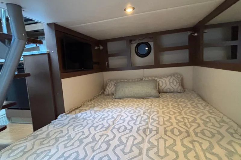  Yacht Photos Pics 2016 Sea Ray 350 Sundancer cabin interior with bed, TV, and porthole window.