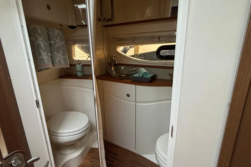  Yacht Photos Pics 2016 Sea Ray 350 Sundancer bathroom with modern fixtures and starfish-themed decor.