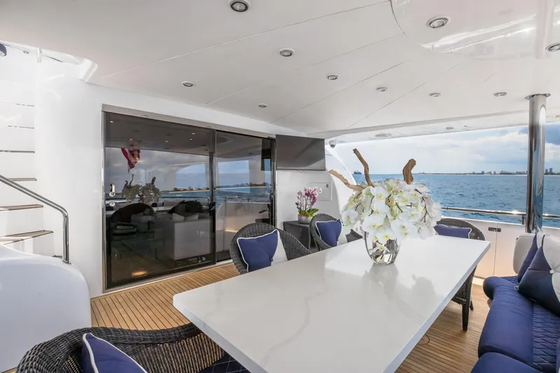 Bad Daddy Yacht Photos Pics Luxury dining area on the 2005 Horizon 94 Motoryacht with ocean view.
