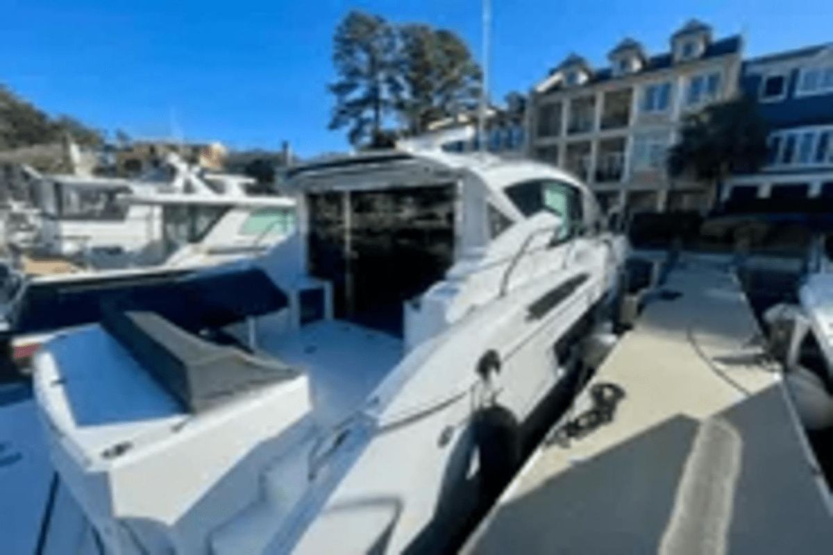 2023 Cruisers Yachts 46 