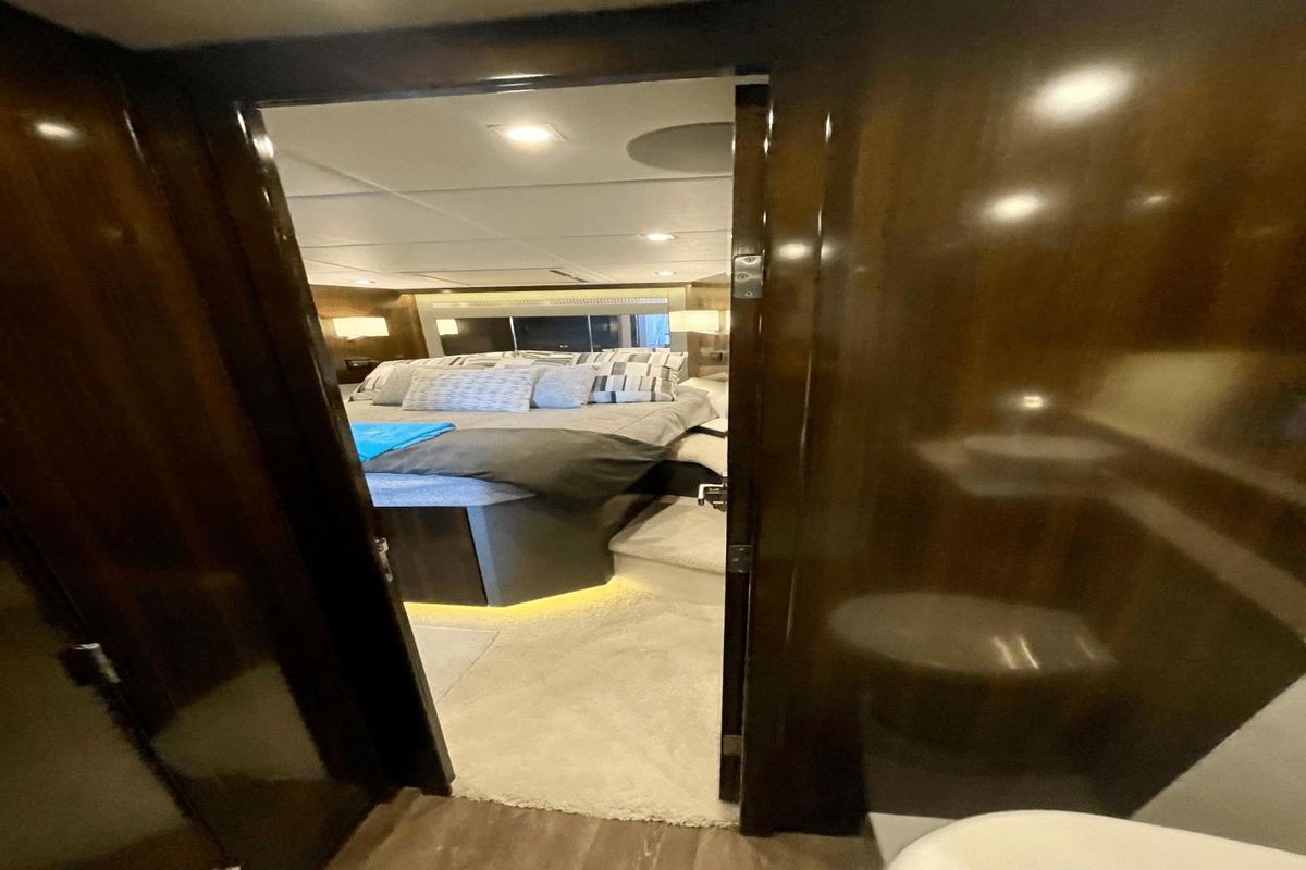 2023 Cruisers Yachts 46 
