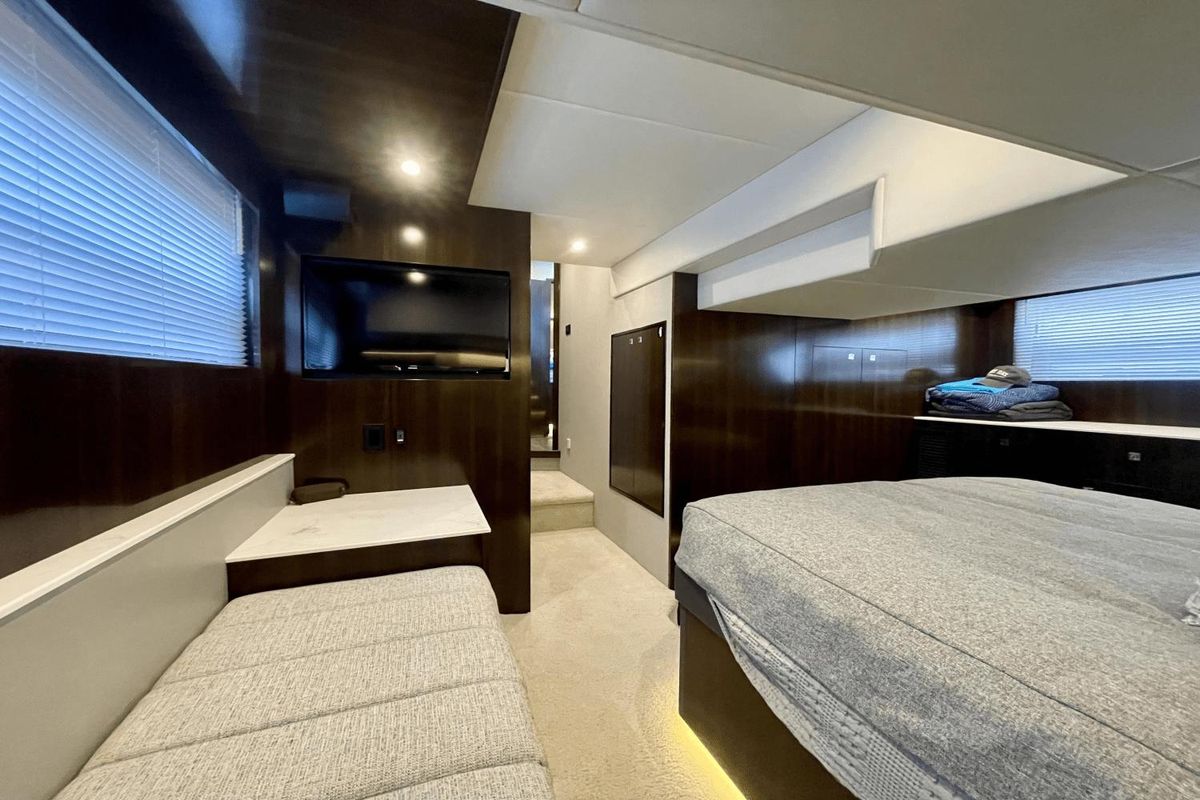 2023 Cruisers Yachts 46 