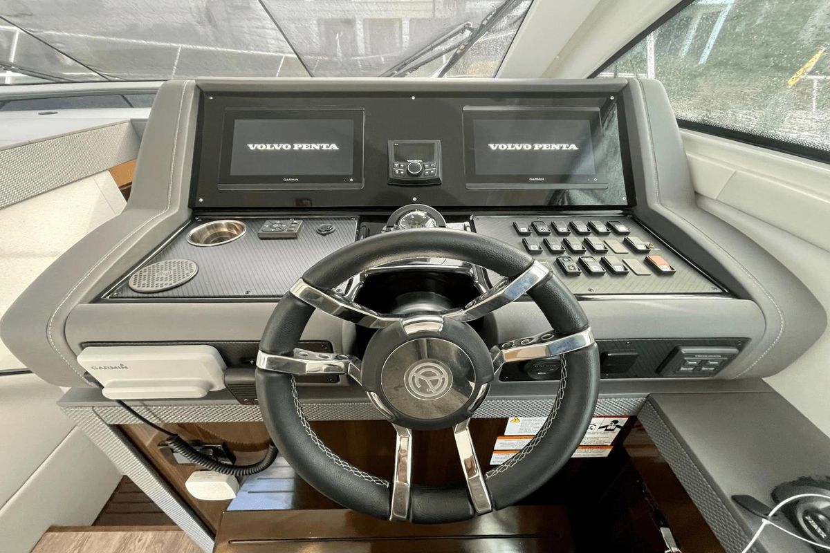 2023 Cruisers Yachts 46 