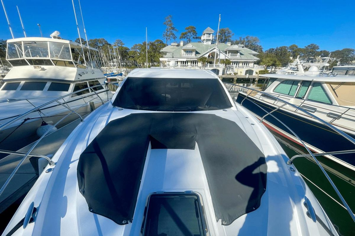 2023 Cruisers Yachts 46 
