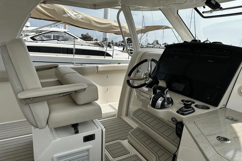 Zuzu's Petals Yacht Photos Pics 