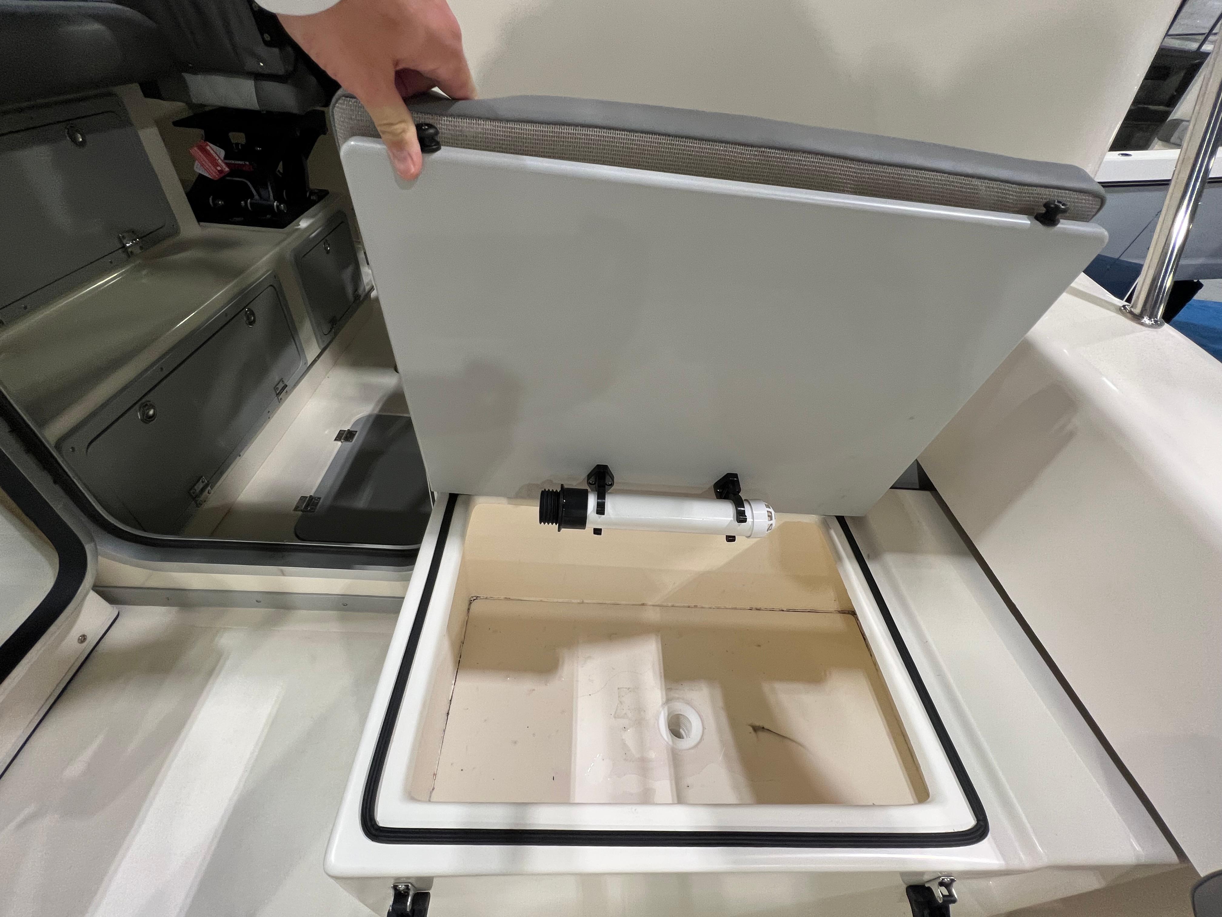 2025 Defiance Admiral 250 EX Pilothouse for sale - YachtWorld