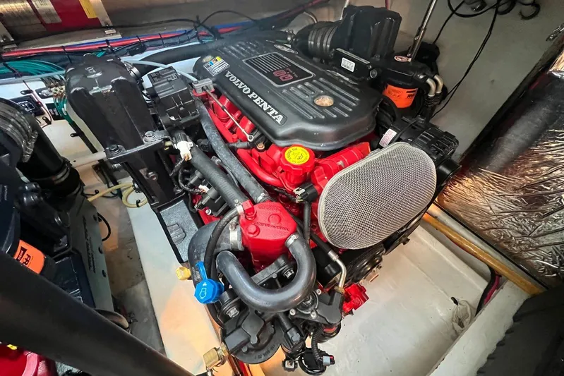  Yacht Photos Pics Engine of 2008 Cruisers Yachts 330 Express, featuring Volvo Penta components.