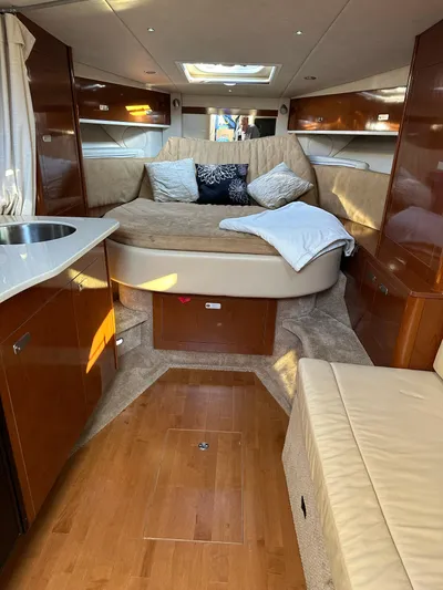  Yacht Photos Pics V-Birth