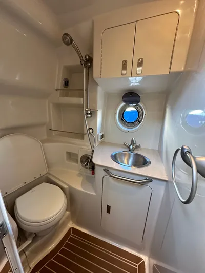  Yacht Photos Pics Head