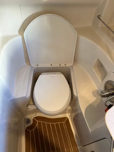  Yacht Photos Pics Head