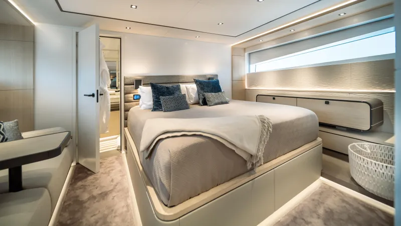 Fellowship II Yacht Photos Pics 