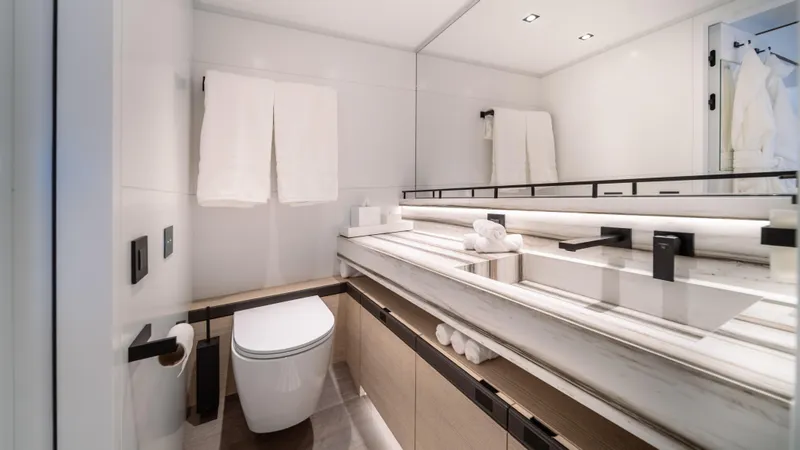 Fellowship II Yacht Photos Pics 