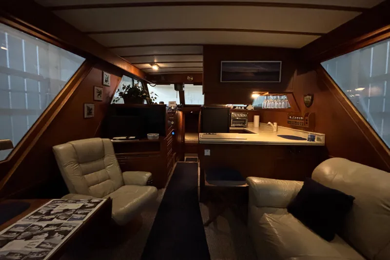 Encore II Yacht Photos Pics Salon