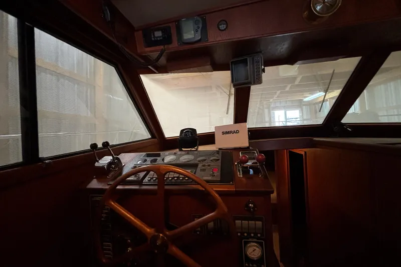 Encore II Yacht Photos Pics Lower helm station