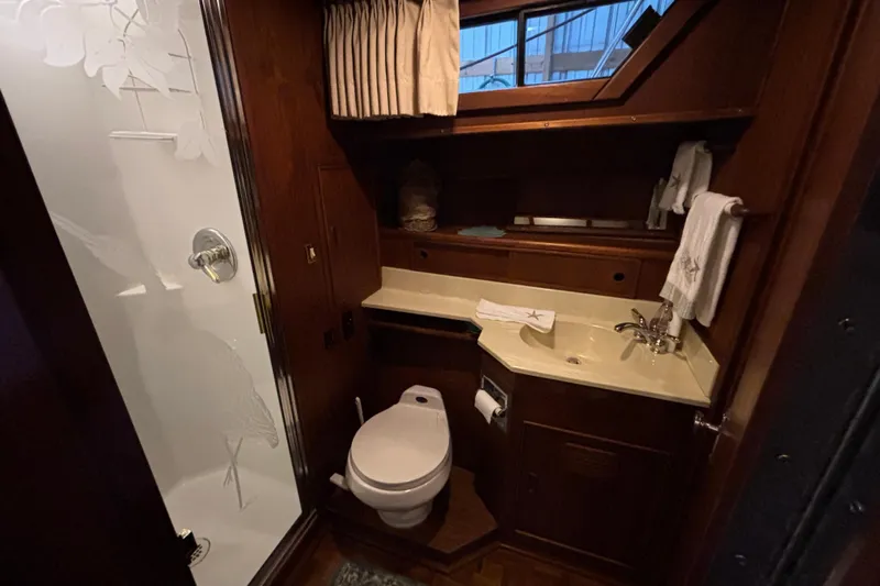 Encore II Yacht Photos Pics Head with separate shower