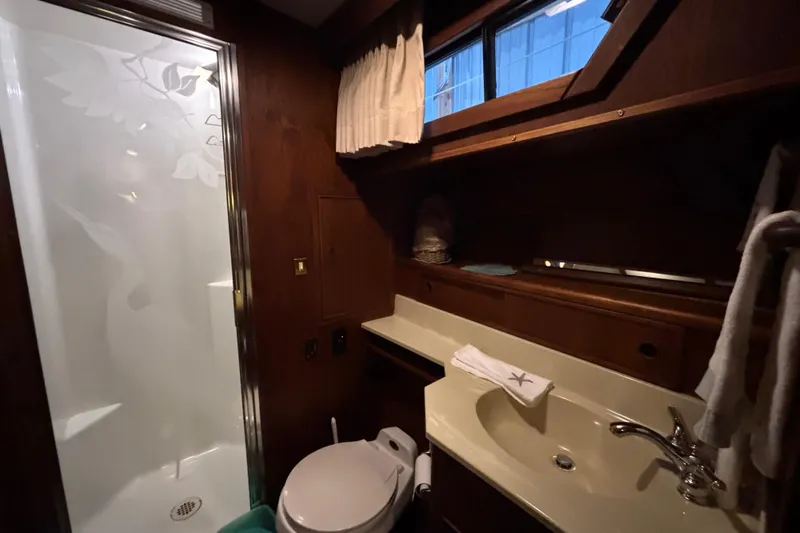 Encore II Yacht Photos Pics Head with separate shower