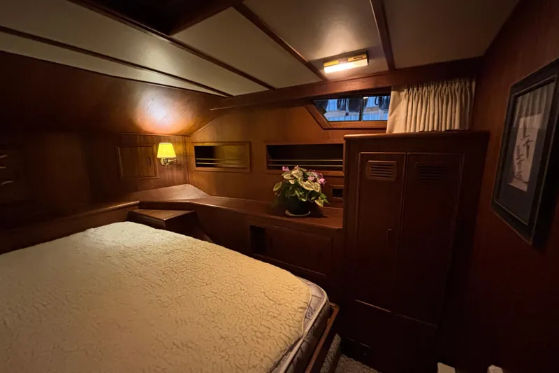 Encore II Yacht Photos Pics Master stateroom and storage to starboard