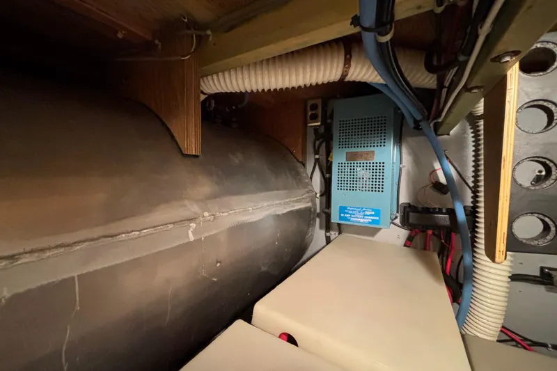 Encore II Yacht Photos Pics Spare battery charger