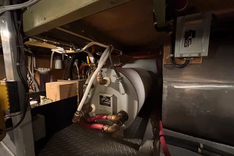 Encore II Yacht Photos Pics 17 gallon hot water tank