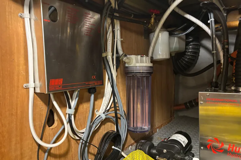 Encore II Yacht Photos Pics Hurricane heating system and water filtration