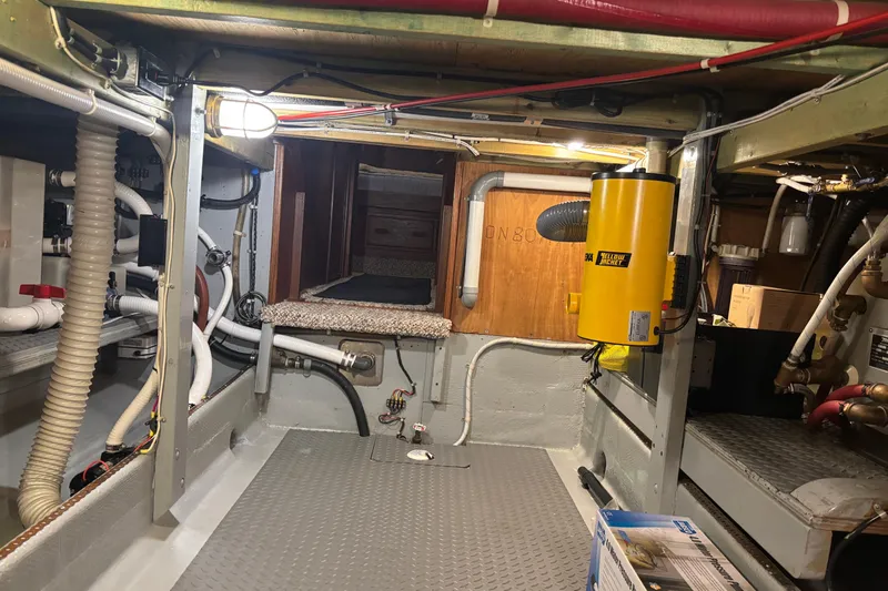 Encore II Yacht Photos Pics Basement looking forward