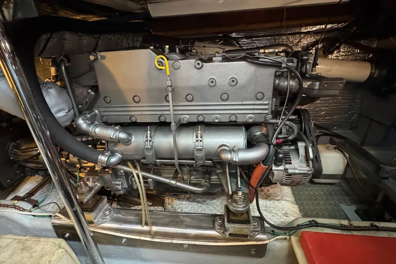 Encore II Yacht Photos Pics Starboard Yanmar 6LPA-DTP Engine