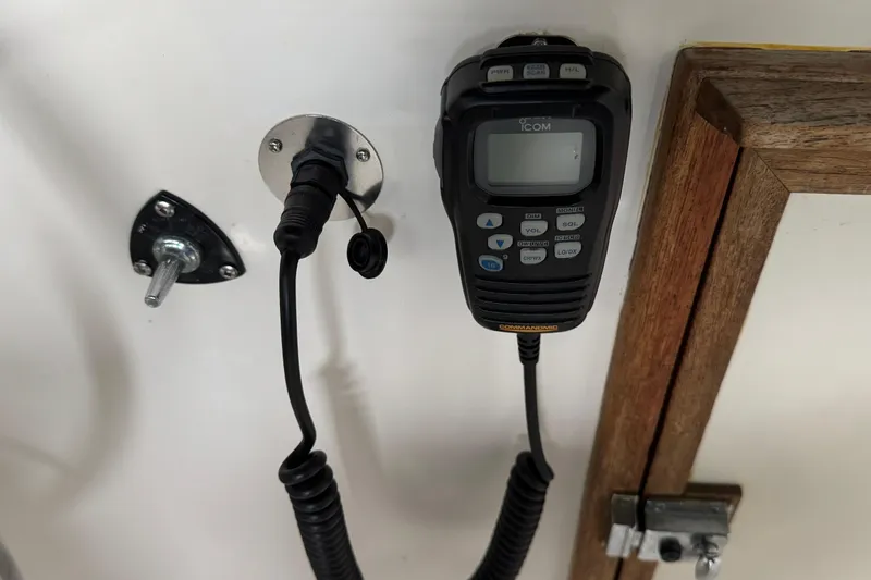 Encore II Yacht Photos Pics ICOM VHF remote on bridge