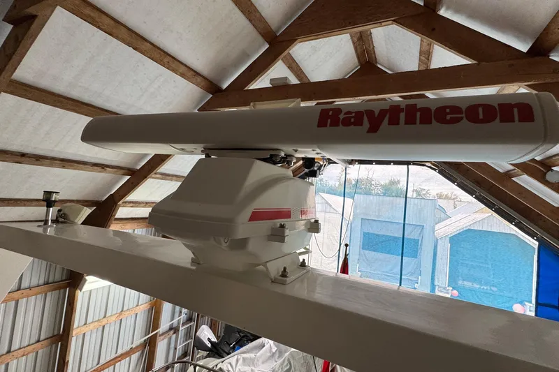 Encore II Yacht Photos Pics Raytheon 48" open array radar