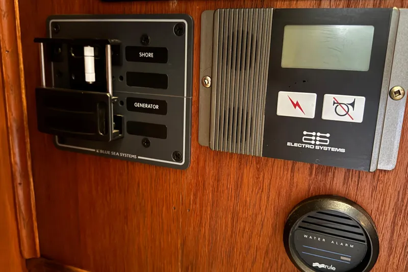 Encore II Yacht Photos Pics 