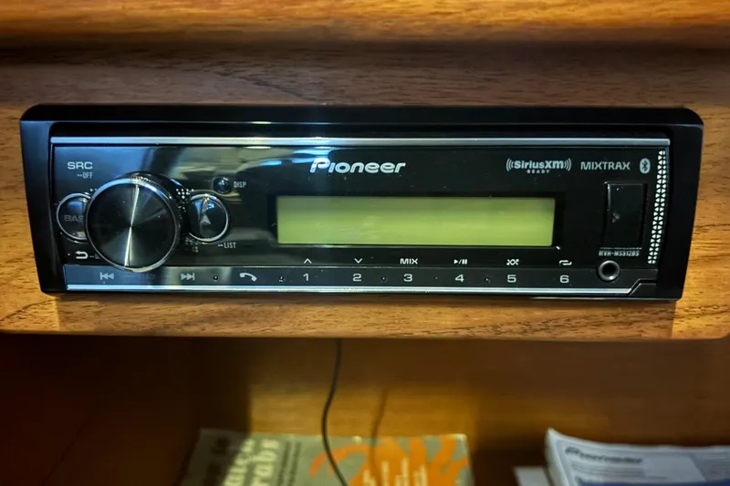 Encore II Yacht Photos Pics Pioneer SiriusXM Matrix Stereo