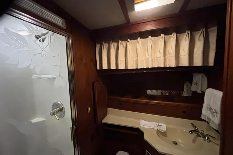 Encore II Yacht Photos Pics Head with separate shower