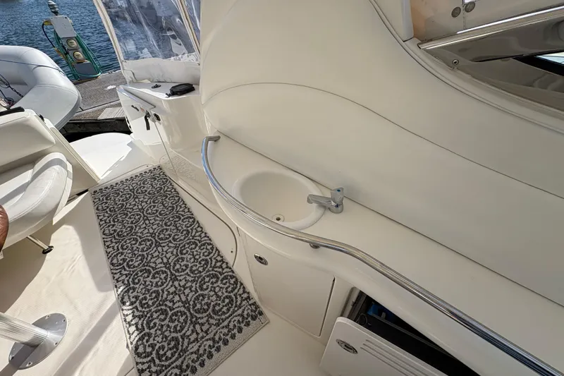 Devocean Yacht Photos Pics Interior of 2003 Sea Ray 360 Sundancer yacht with sink and patterned rug.