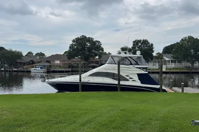 Sea Ray 550 Sedan Bridge