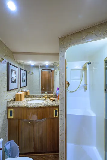 Never E Nuff Yacht Photos Pics 