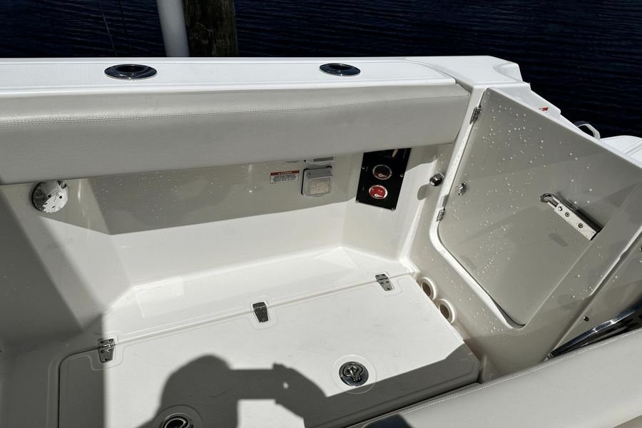 2021 Boston Whaler 280 Vantage