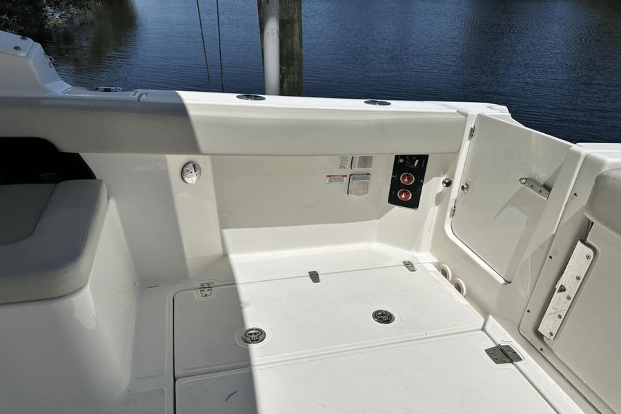 2021 Boston Whaler 280 Vantage
