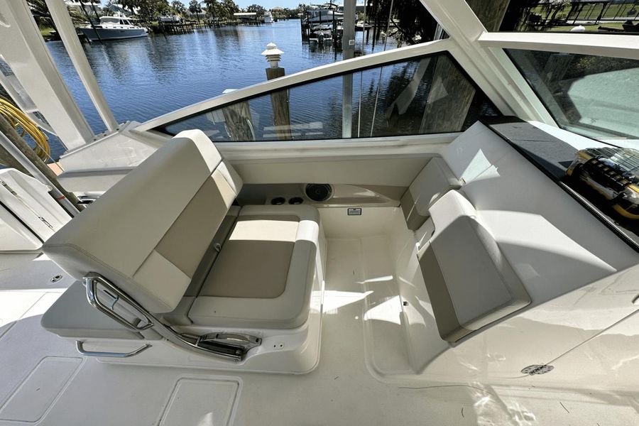 2021 Boston Whaler 280 Vantage