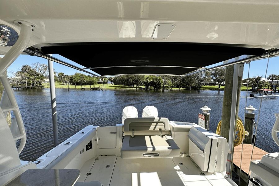 2021 Boston Whaler 280 Vantage