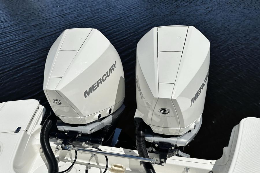 2021 Boston Whaler 280 Vantage