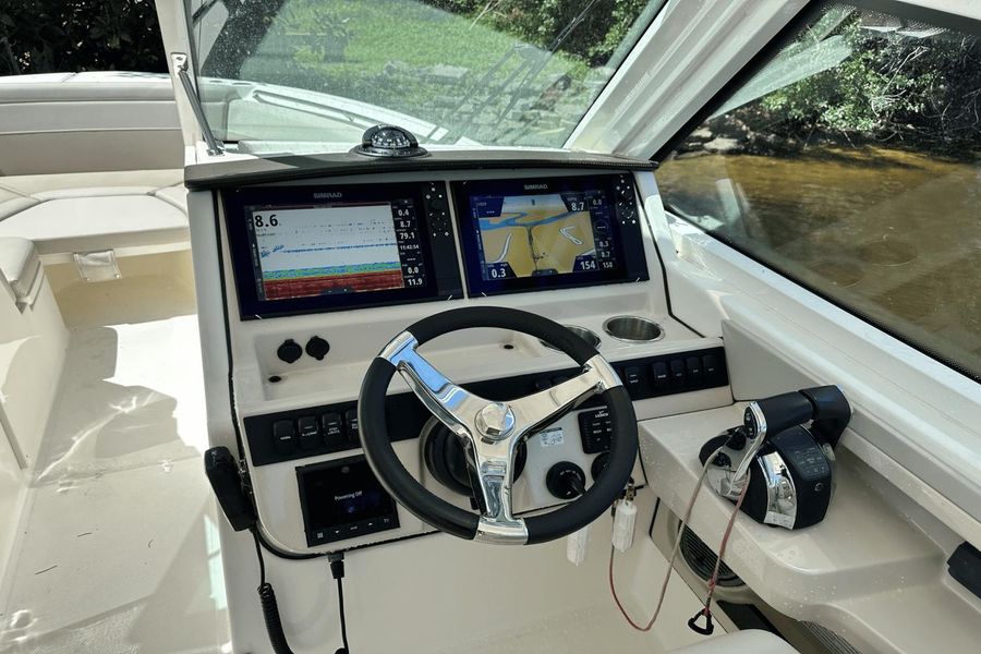 2021 Boston Whaler 280 Vantage