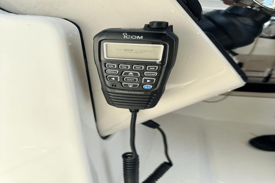 2021 Boston Whaler 280 Vantage