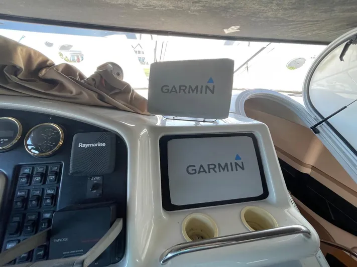 Relentless Yacht Photos Pics 1998 Carver 530 Voyager Pilothouse helm with Garmin navigation displays.