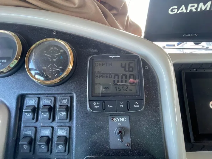 Relentless Yacht Photos Pics 1998 Carver 530 Voyager Pilothouse dashboard with depth and speed gauges.