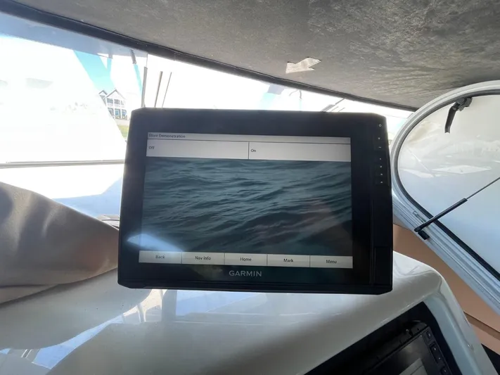 Relentless Yacht Photos Pics Garmin navigation display on 1998 Carver 530 Voyager Pilothouse boat.