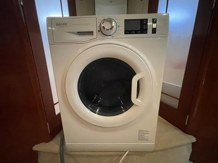 Relentless Yacht Photos Pics 