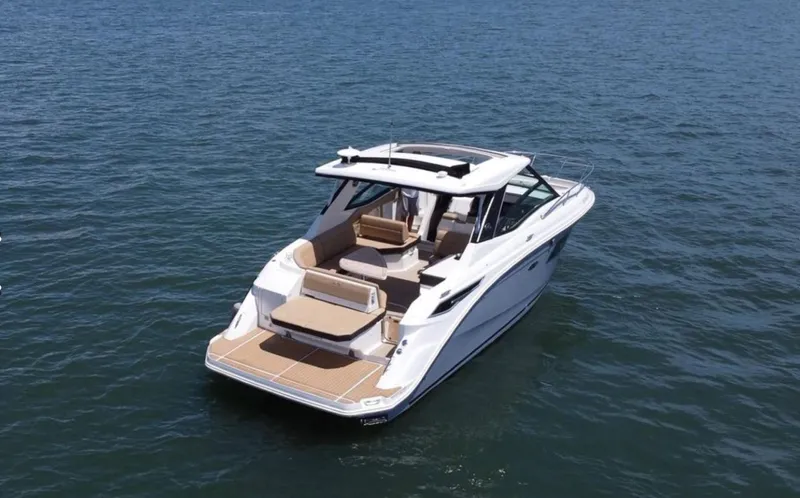 Hanamahina Yacht Photos Pics 2019 Sea Ray Sundancer 320 cruising on open water.