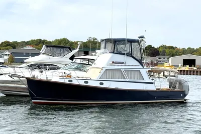Wilbur 34 Fly Bridge Cruiser